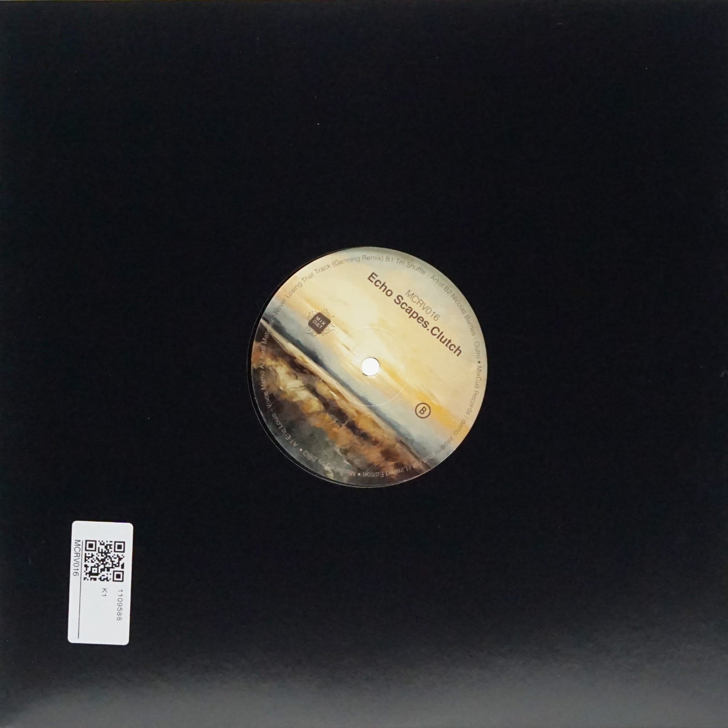 VARIOUS ARTISTS – ECHO SCAPES. CLUTCH