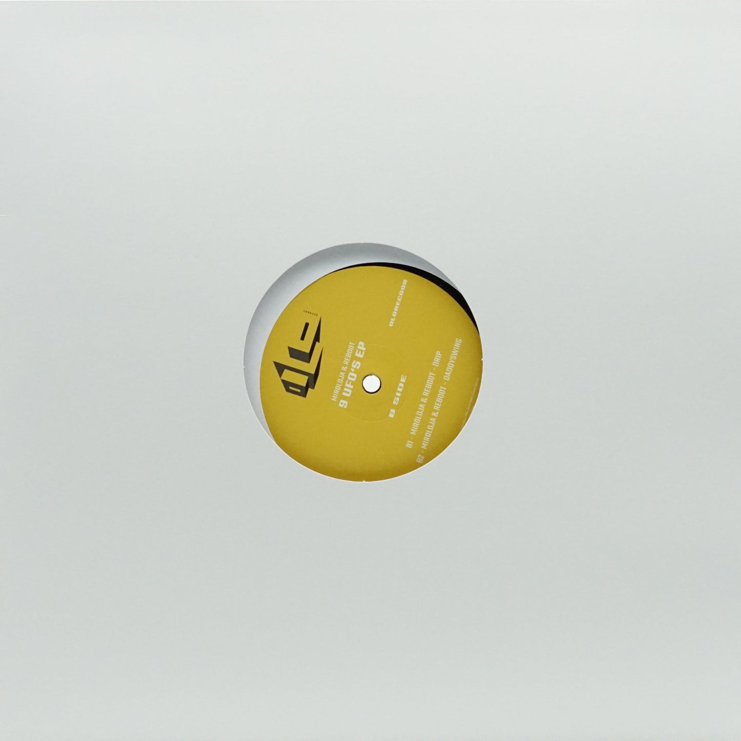 MIROLOJA & REBOOT – 9 UFO'S