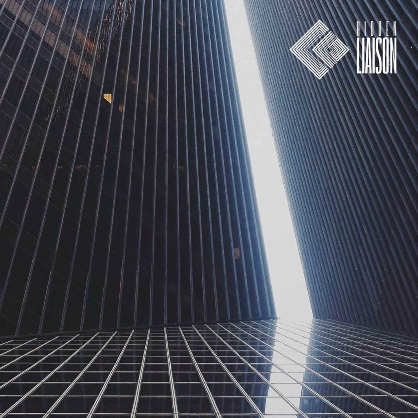 ROBOTNIK3000, SN33ZE, LATE NIGHT PROTOCOL, IAN DANIELS – HLR002