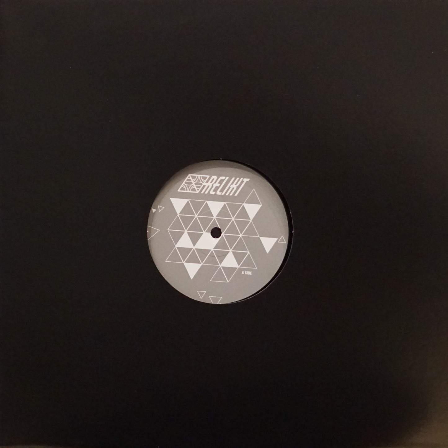 LOUDEN – CLOSE YOUR EYES EP