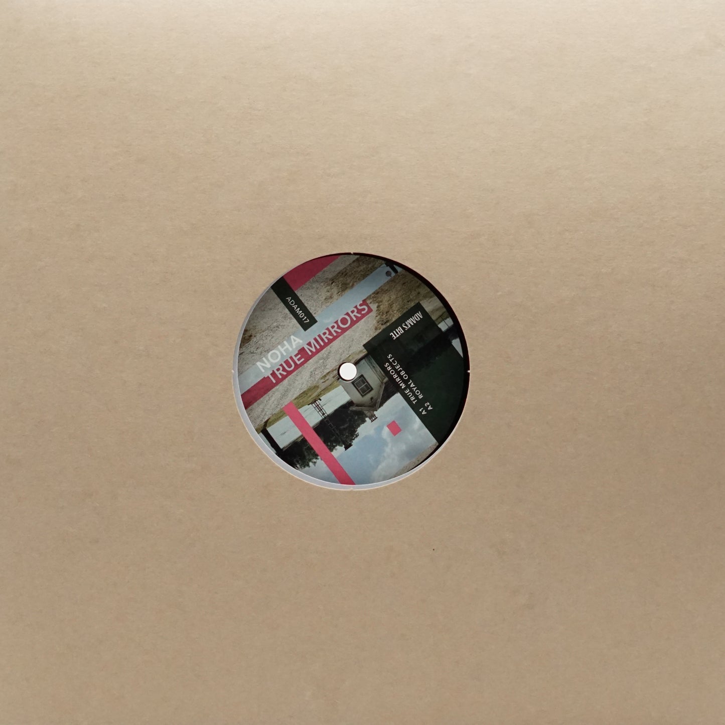 NOHA – TRUE MIRRORS