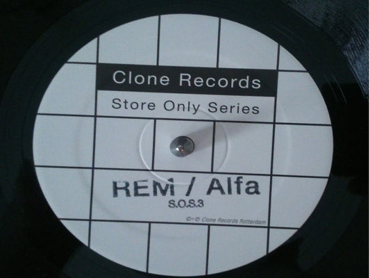 Vinyl record of QUINCE – REM / ALFA featuring colorful cover art, showcasing the second-hand condition.